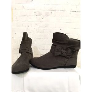 ❤️ NWOT Rampage Basha Microsuede Bootie With Bow
